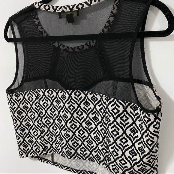 Forever 21 Black & White Cropped Tank Top | 1X - Picture 6 of 7